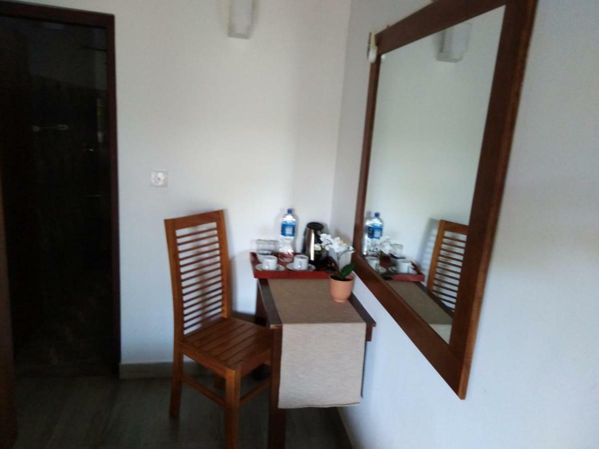 Lija Residence Negombo Esterno foto
