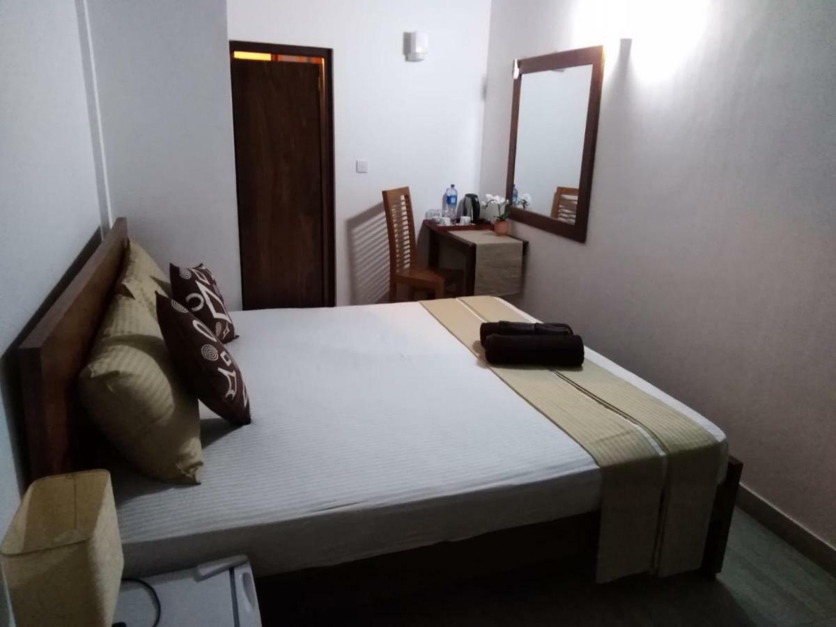 Lija Residence Negombo Esterno foto
